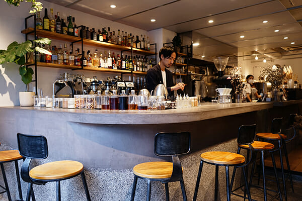 奥行きの長い店内