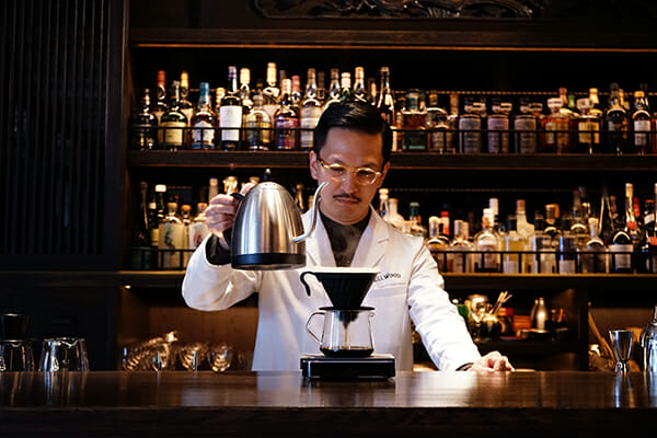 お湯を注いで抽出