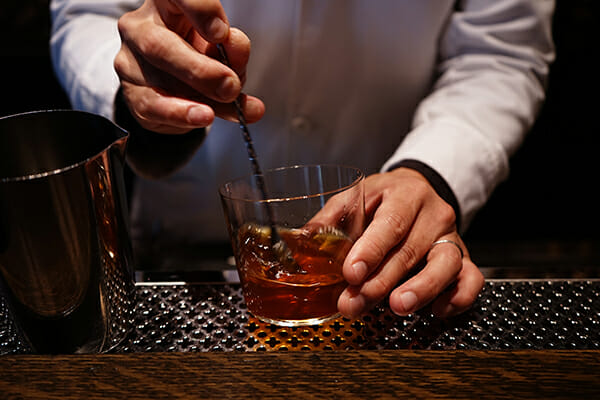 ミキシンググラスで素材を合わせる