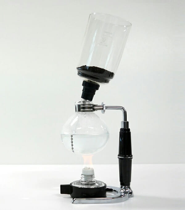 contentimg6 | コーヒーステーション コーヒー粉を上ボールに入れる