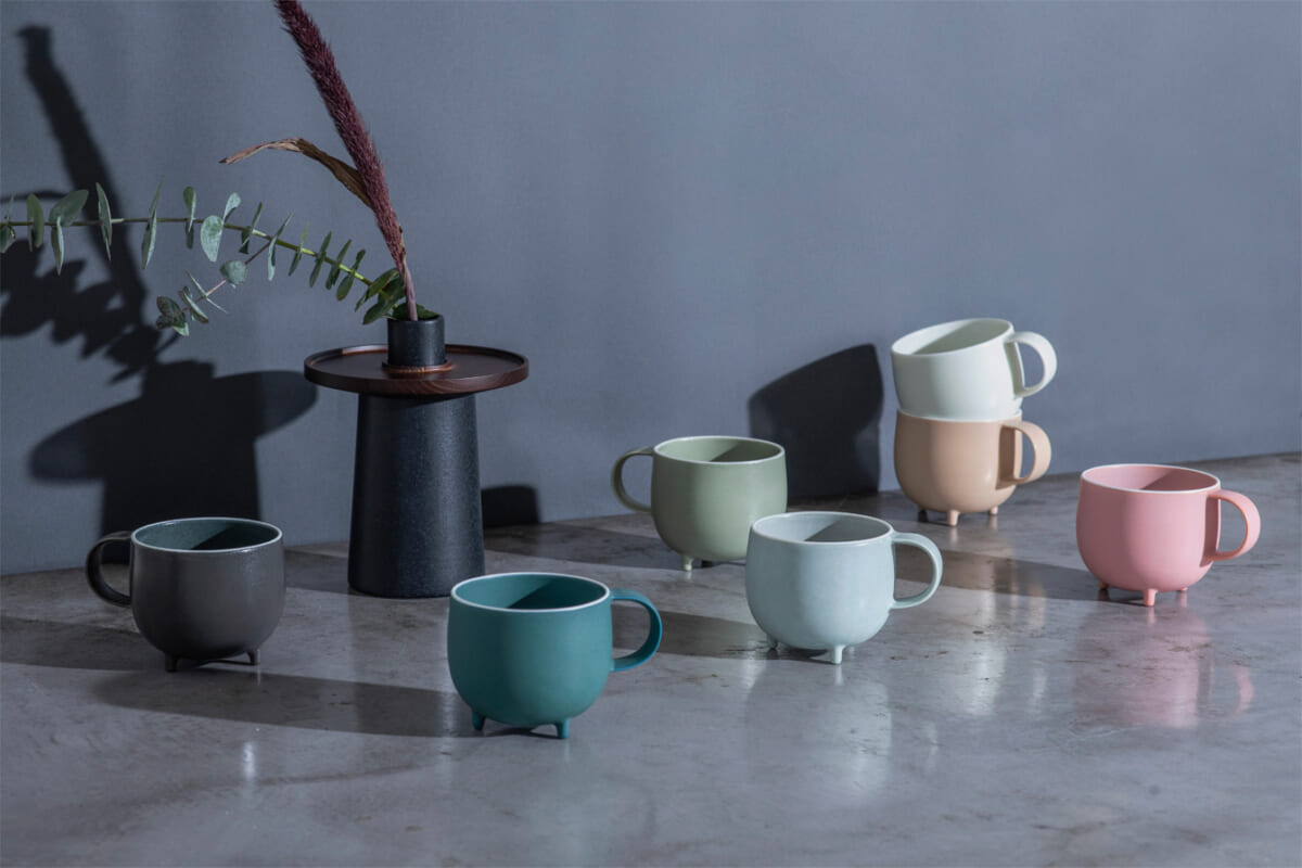 KIKIME(キキメ)の底が丸く3つの脚付きマグ「marumi(マルミ)」