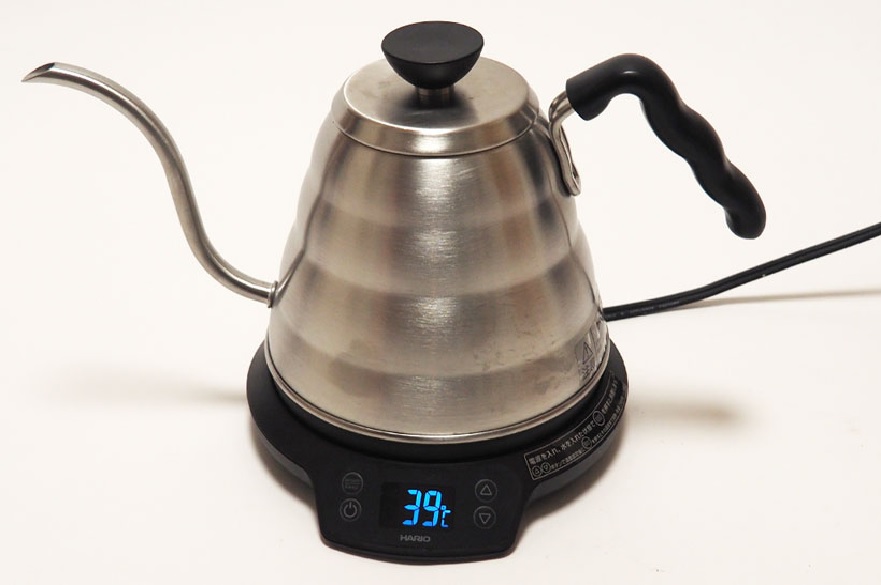 器具を用意しお湯を沸かす