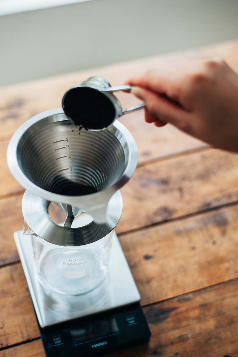 コーヒー粉を入れる