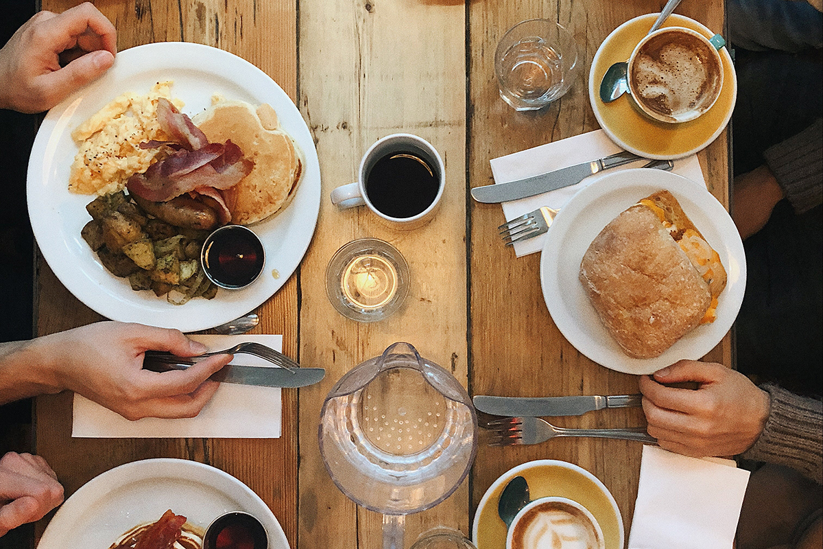 コーヒーは食前と食後どちらの飲む方が良い？