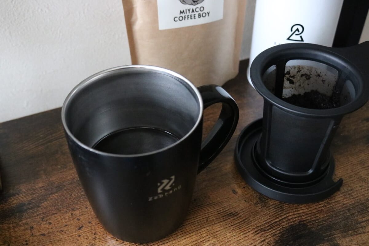 フタを裏返すことでストレーナー置き