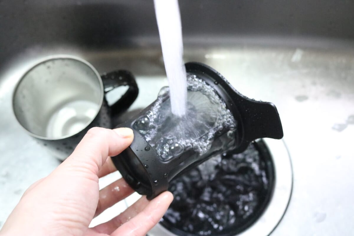 ストレーナーの洗浄は優しく