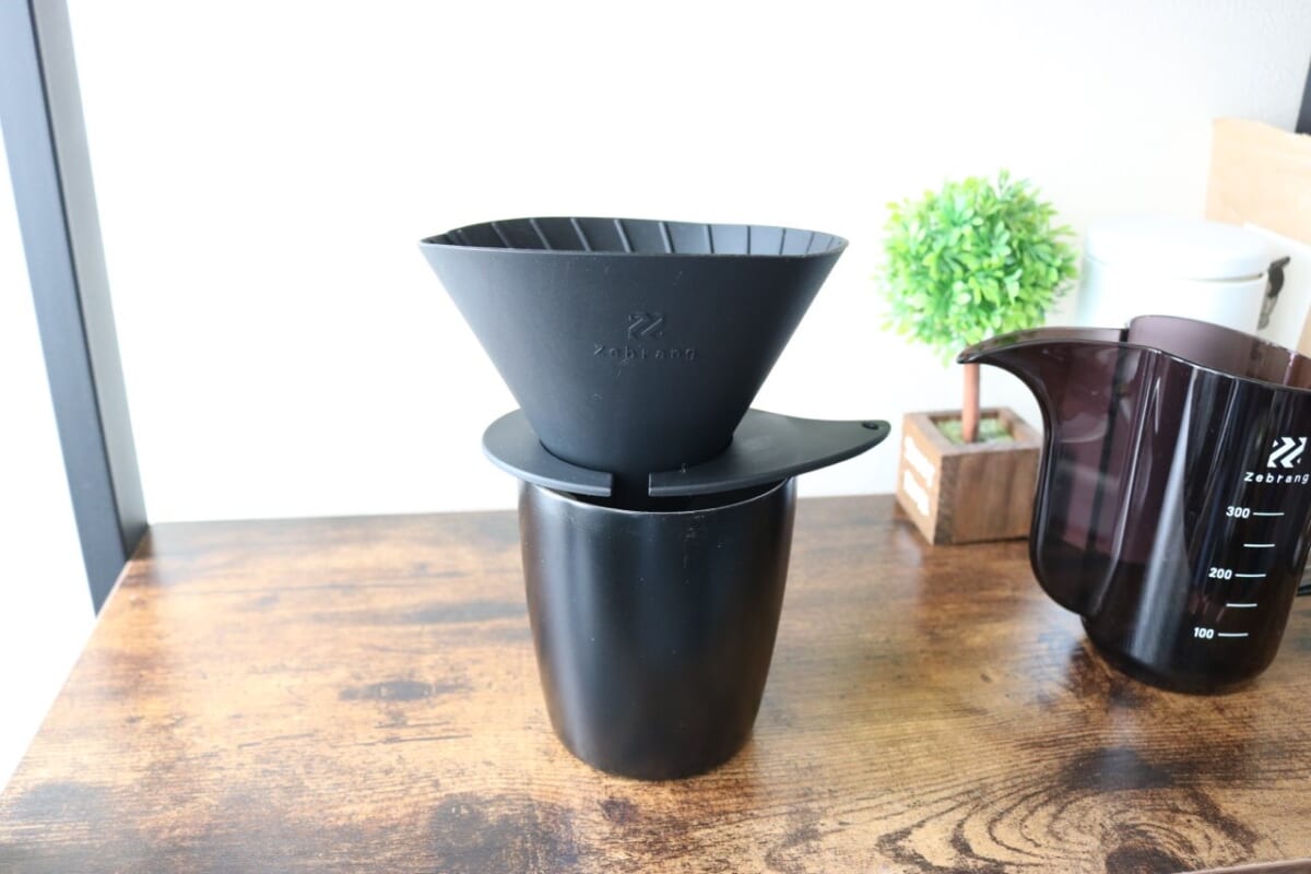 ホルダーをカップにセット