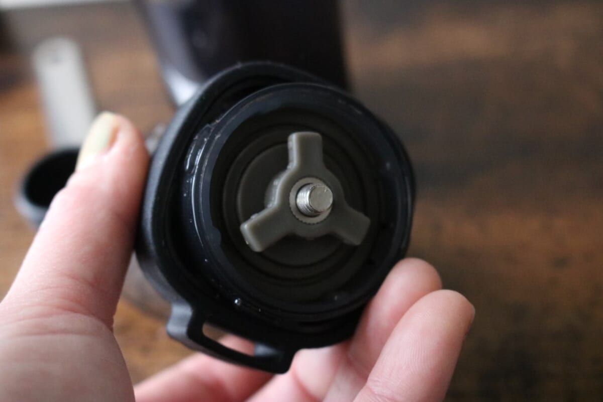 粒度を調節できるツマミを採用