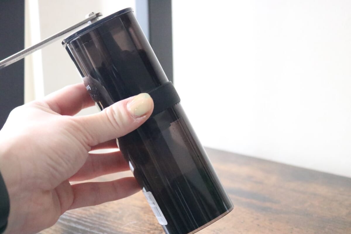 本体が透明なので豆の残量や粒度が見やすい