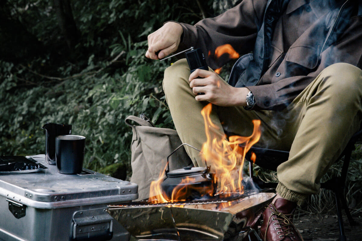 キャンプだけでなく家でも活躍するアウトドアコーヒーミルの選び方やおすすめを紹介！