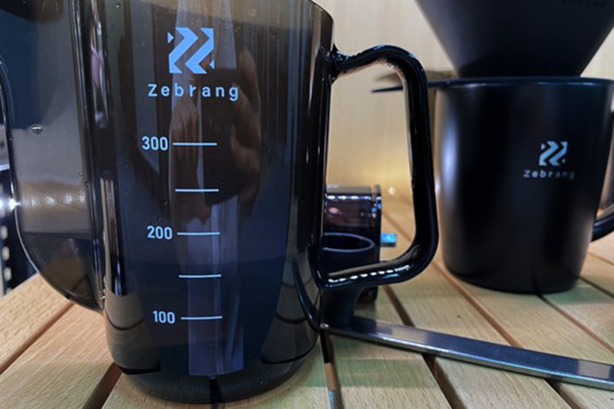 計量ドリップポットに160mlの沸騰したお湯を移す