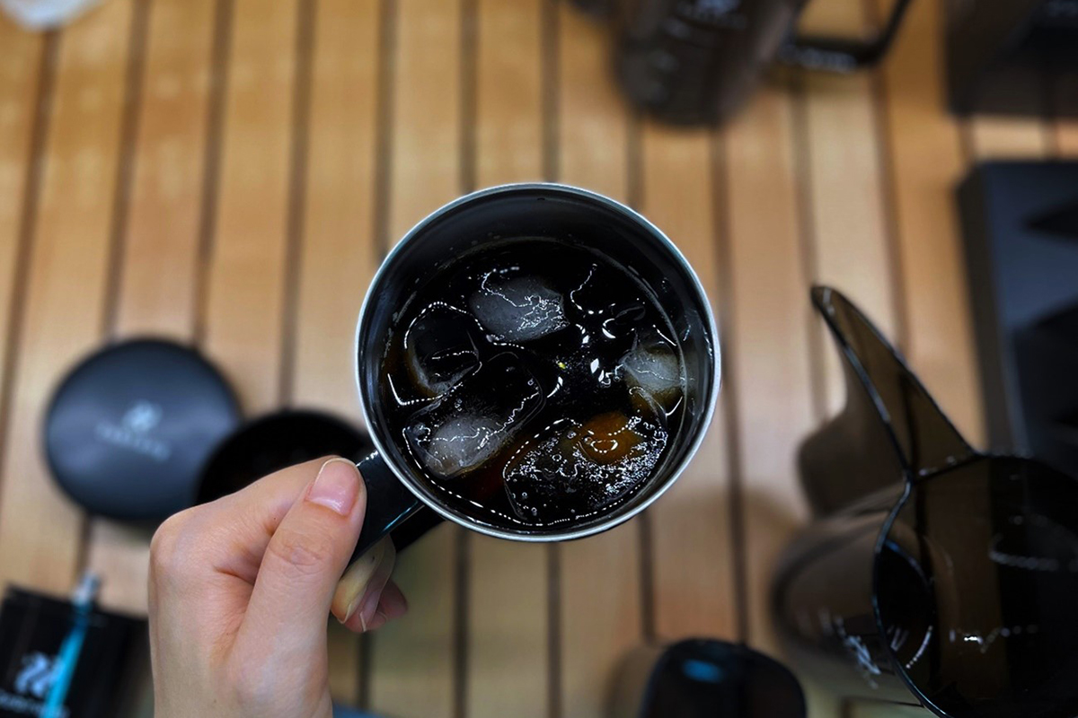 残りのお湯120mlを3回に分けて40ml×3中心にのの字を書くように注ぎ入れて完成