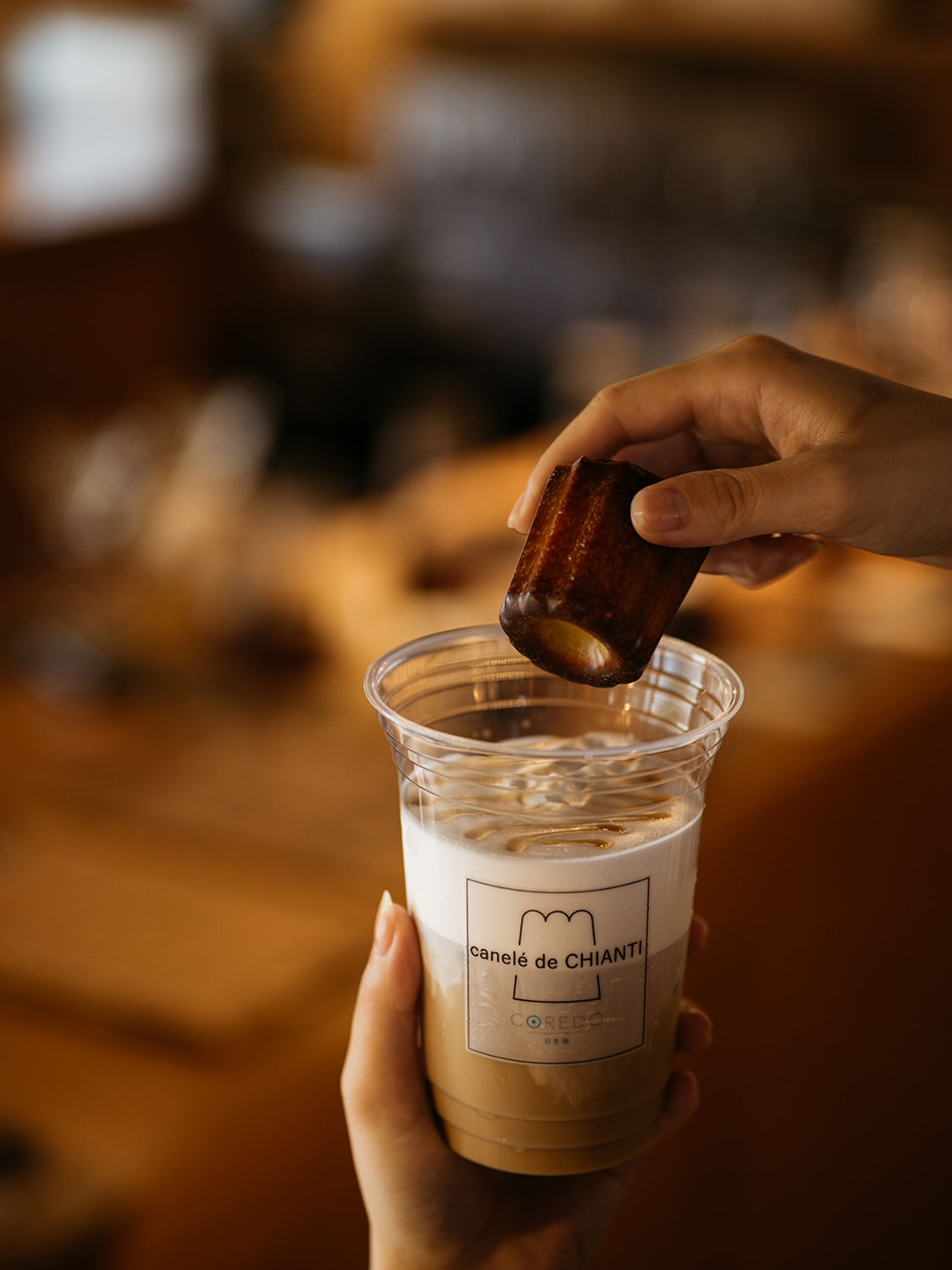 カヌレとコーヒーをセットでお持ち帰り!
