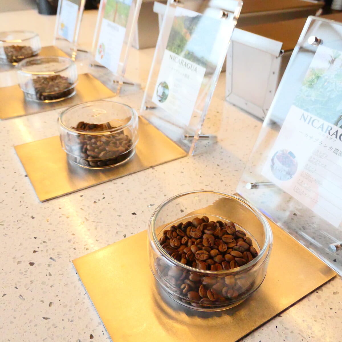 ルワンダとニカラグアのコーヒー豆を店主が丁寧に浅煎りで焙煎