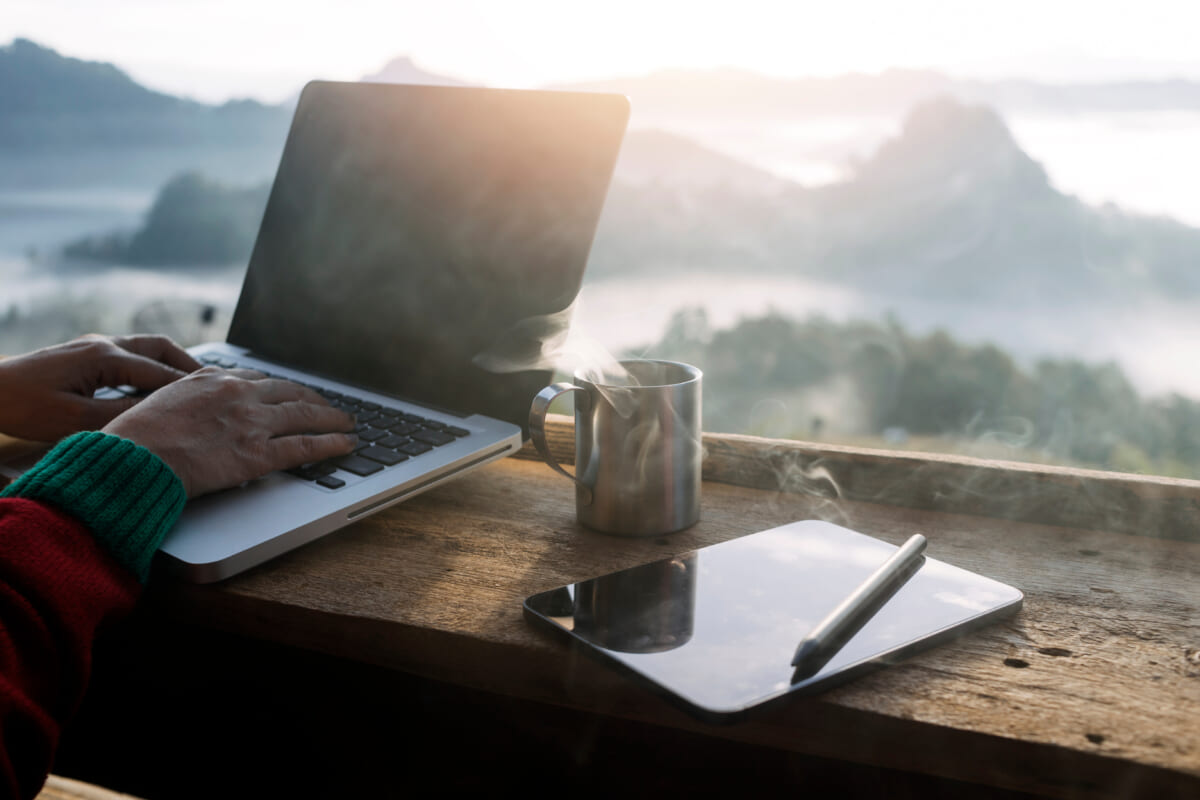 Computer Monitor Keyboard coffee cup and Mouse with Blank is o | コーヒーステーション