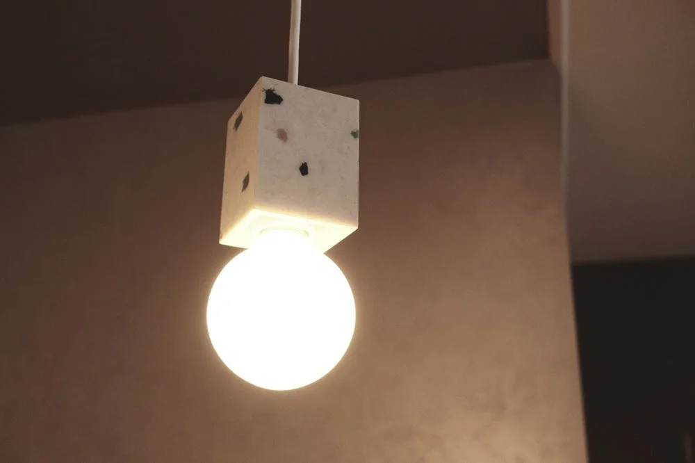 衣類の端材をアップサイクルしたペンダントライト