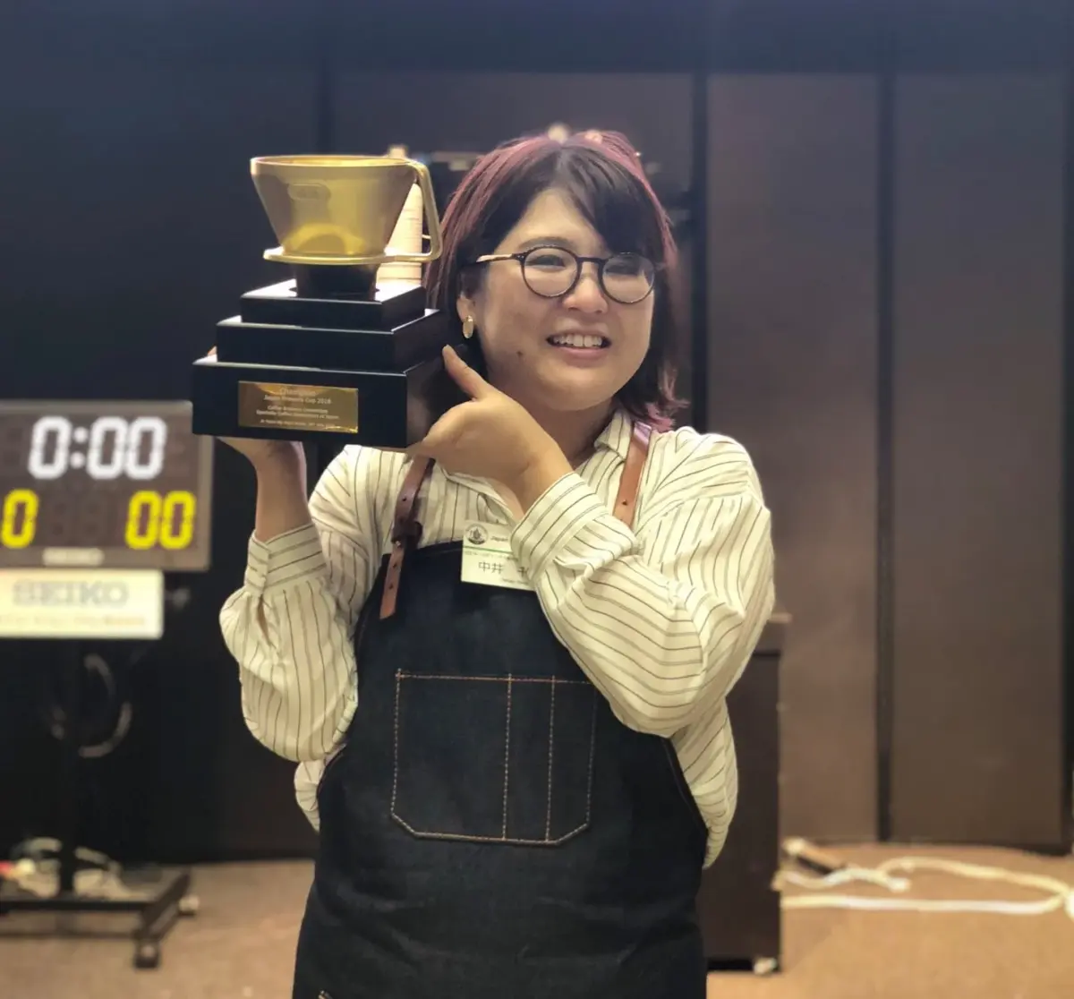 中井千香子氏とトロフィー