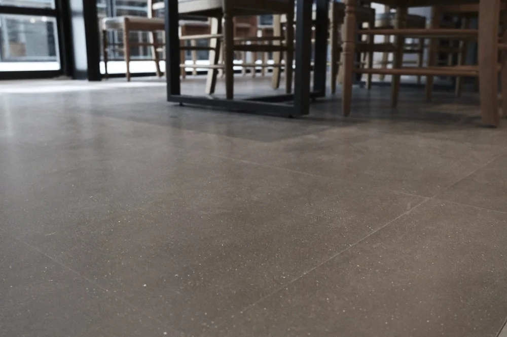 再生ビニールを再利用した床