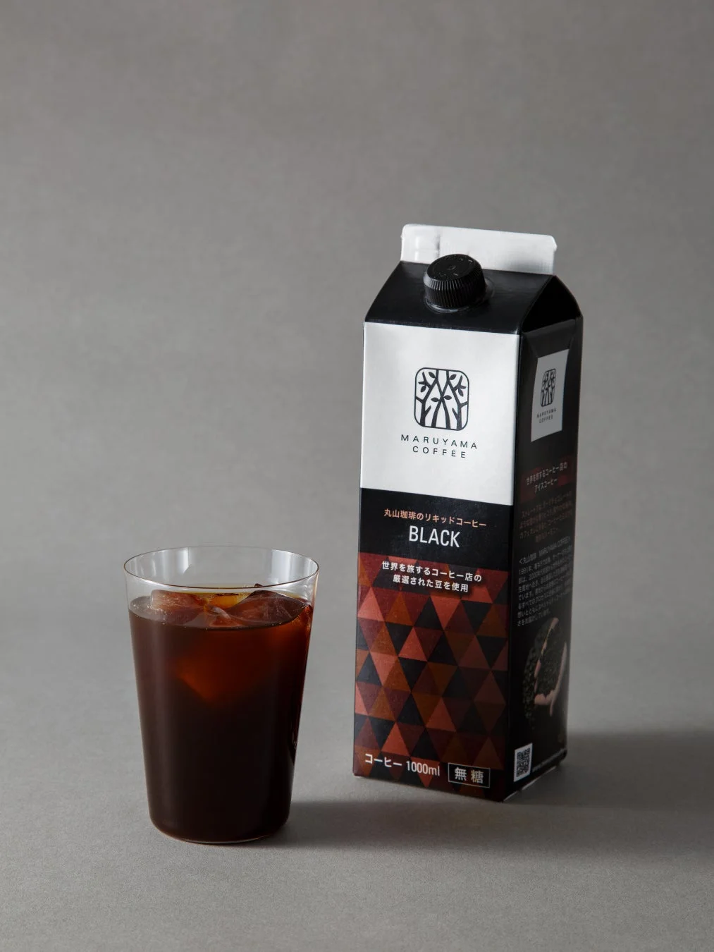 グラスに注がれた丸山珈琲のリキッドコーヒーBLACK