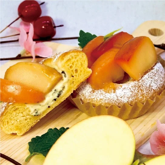 寝起きリンゴとレモンバームのブリオッシュ