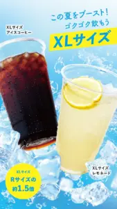 1f5fbe759933c59bed0a981f662b11f9 | コーヒーステーション XLサイズのアイスコーヒーとレモネードを巨大なグラスで宣伝する夏のカラー広告画像つぶやくような青い背景と氷を添える領域テキストあり
