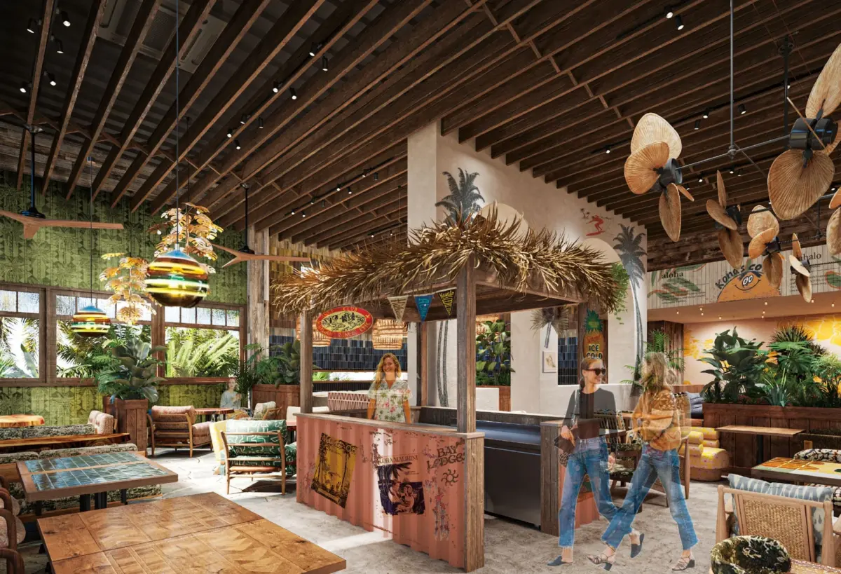 熱帯テーマの活気あるレストランまたはカフェの室内風景。木製の天井、葉の形をしたシーリングファン、豊かな植物が特徴的です。中央には藁葺き屋根のバーがあり、数人の客が歩いている姿が見られ、ハワイアンリゾートのようなリラックスした雰囲気が漂っています。