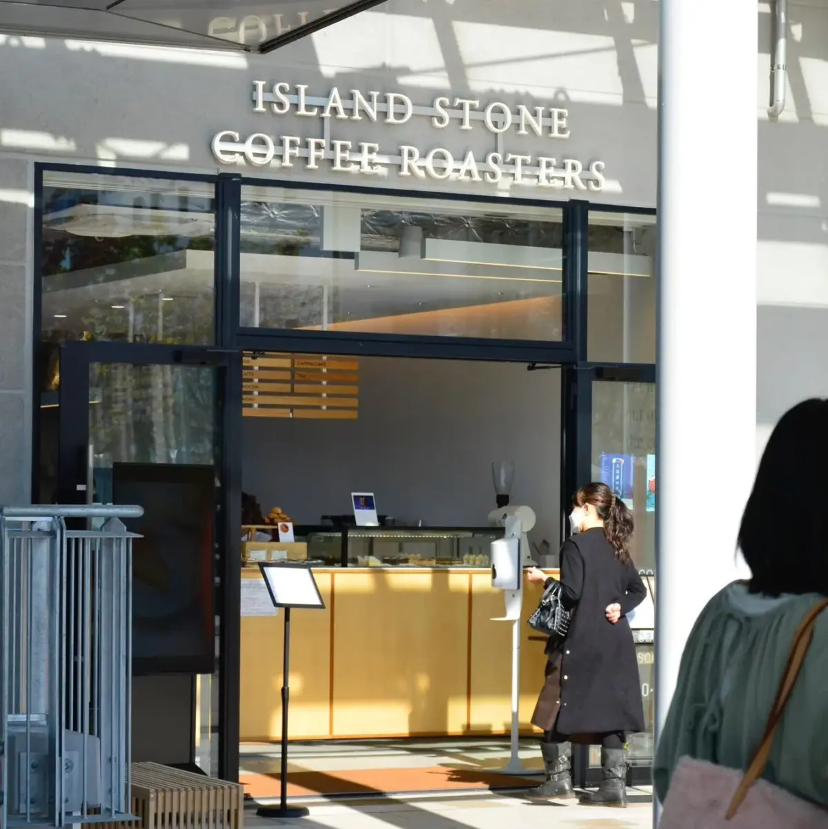 栃木『ISLAND STONE COFFEE ROASTERS』の入口