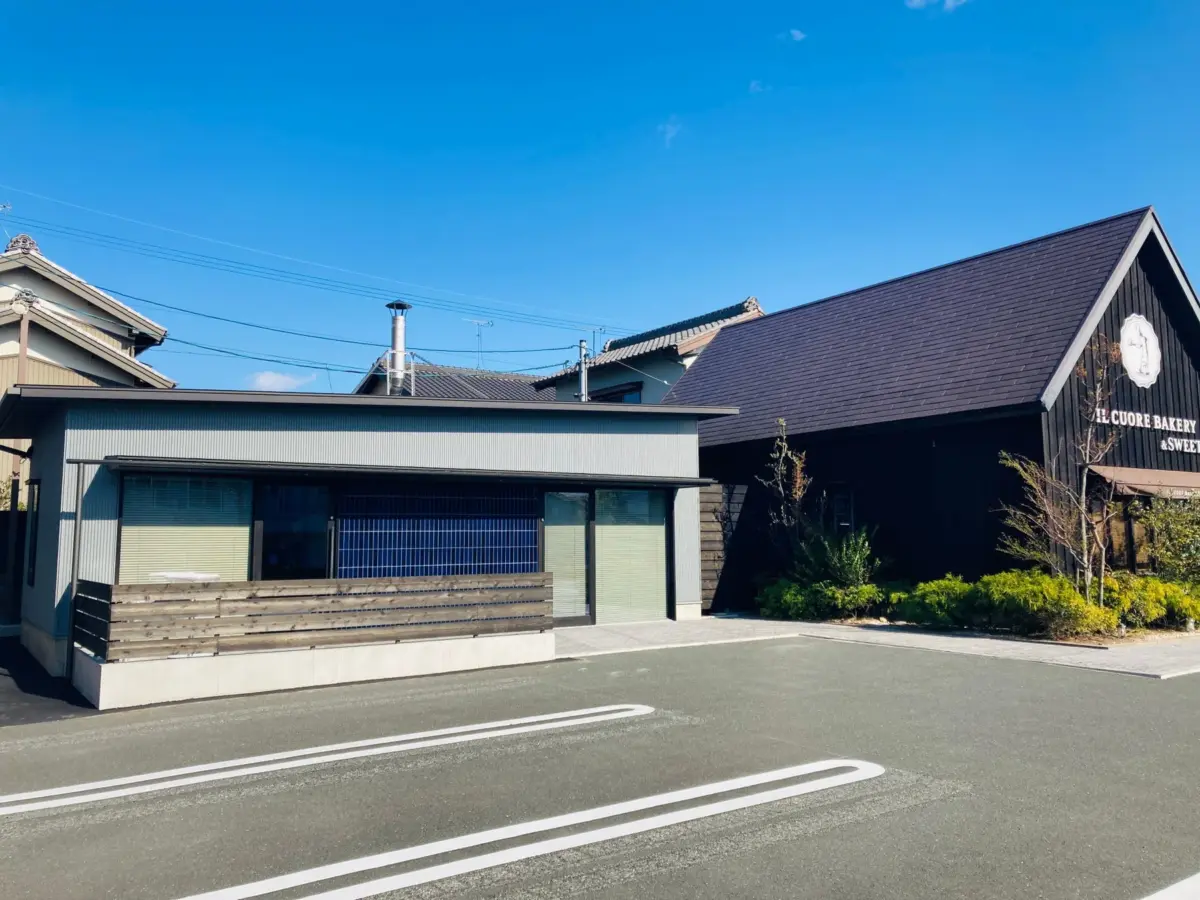 IL CUORE BAKERY & SWEETのモダンな外観