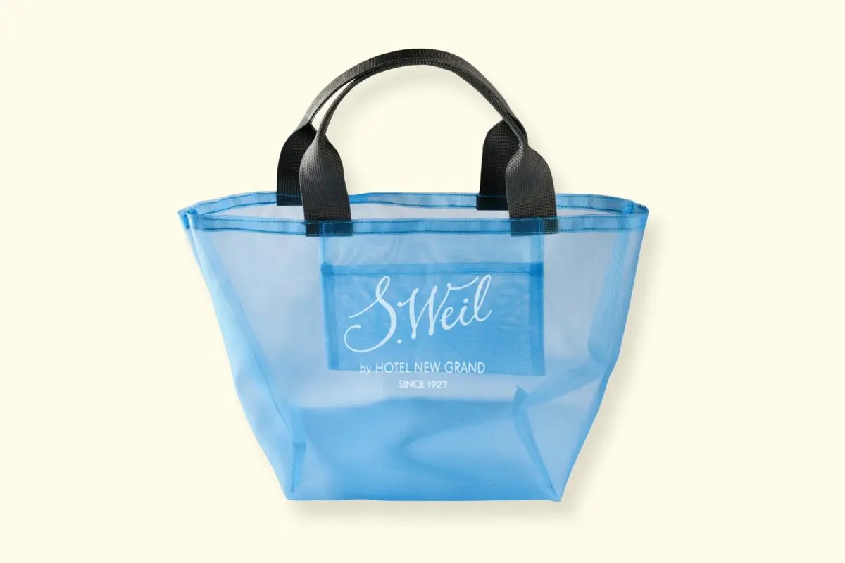 水色のメッシュ素材のサマーバッグ