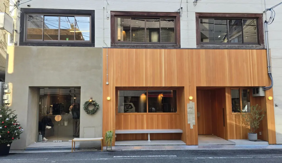 大阪『ULT Coffee Roasters』の外観