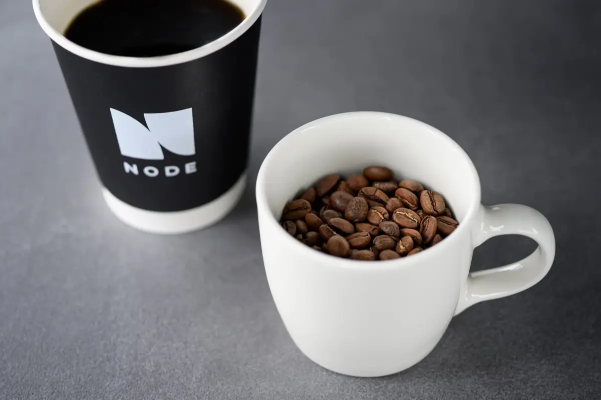 NODEのコーヒー豆とカップ