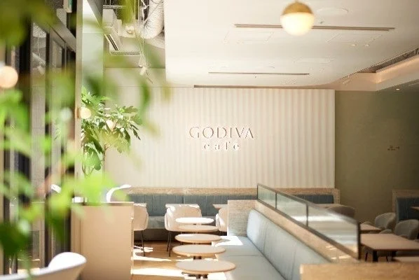 GODIVA cafe 店内