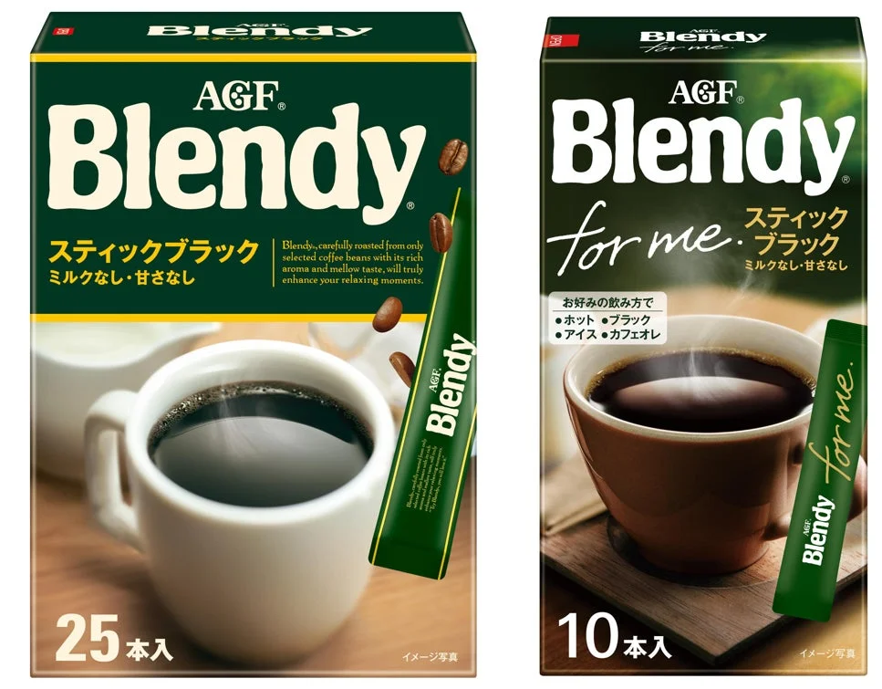 AGF「ブレンディ」のスティックブラックコーヒー2種類が写っています。左は25本入り、右は「for me」10本入りで、どちらもミルクなし・甘さなしのブラックコーヒーです。