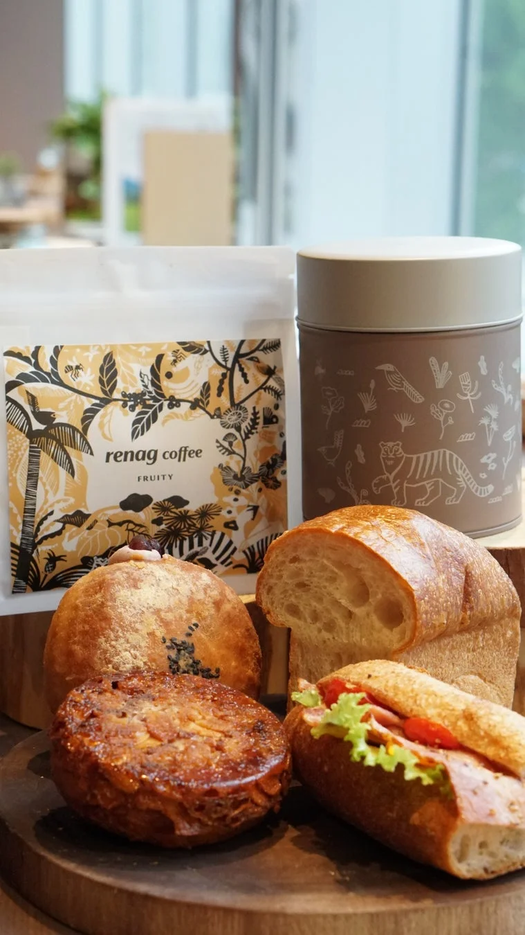パンとrenag coffee商品の陳列