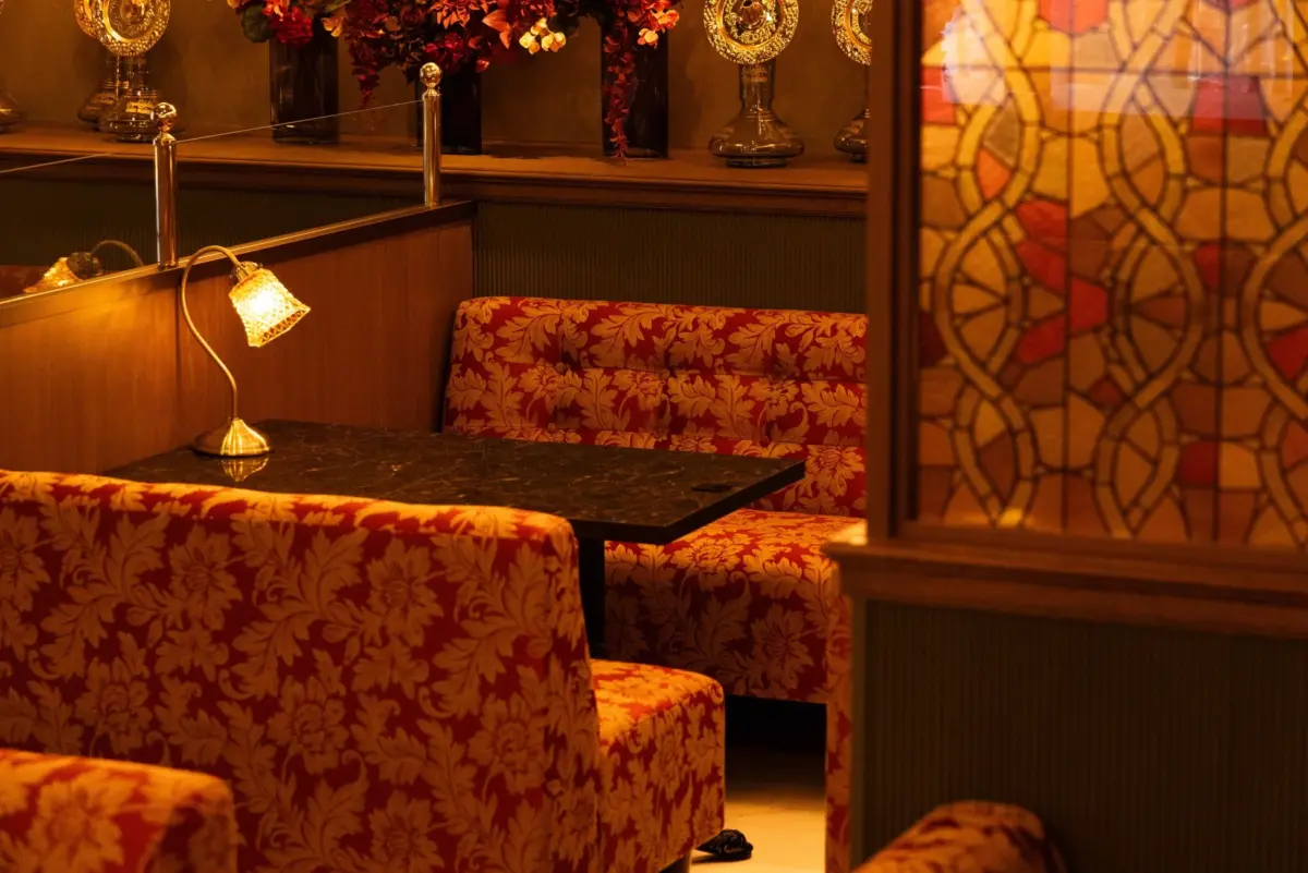 レトロなカフェの店内
