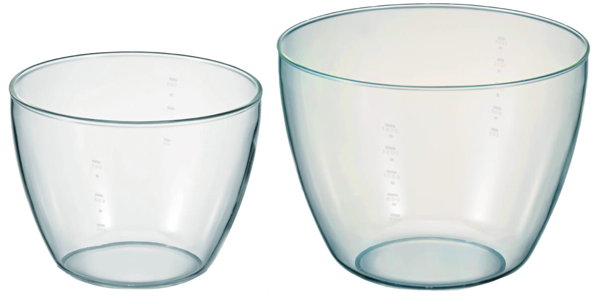 Print | コーヒーステーション Two clear glass mixing bowls small and large with measurement marks on the sides