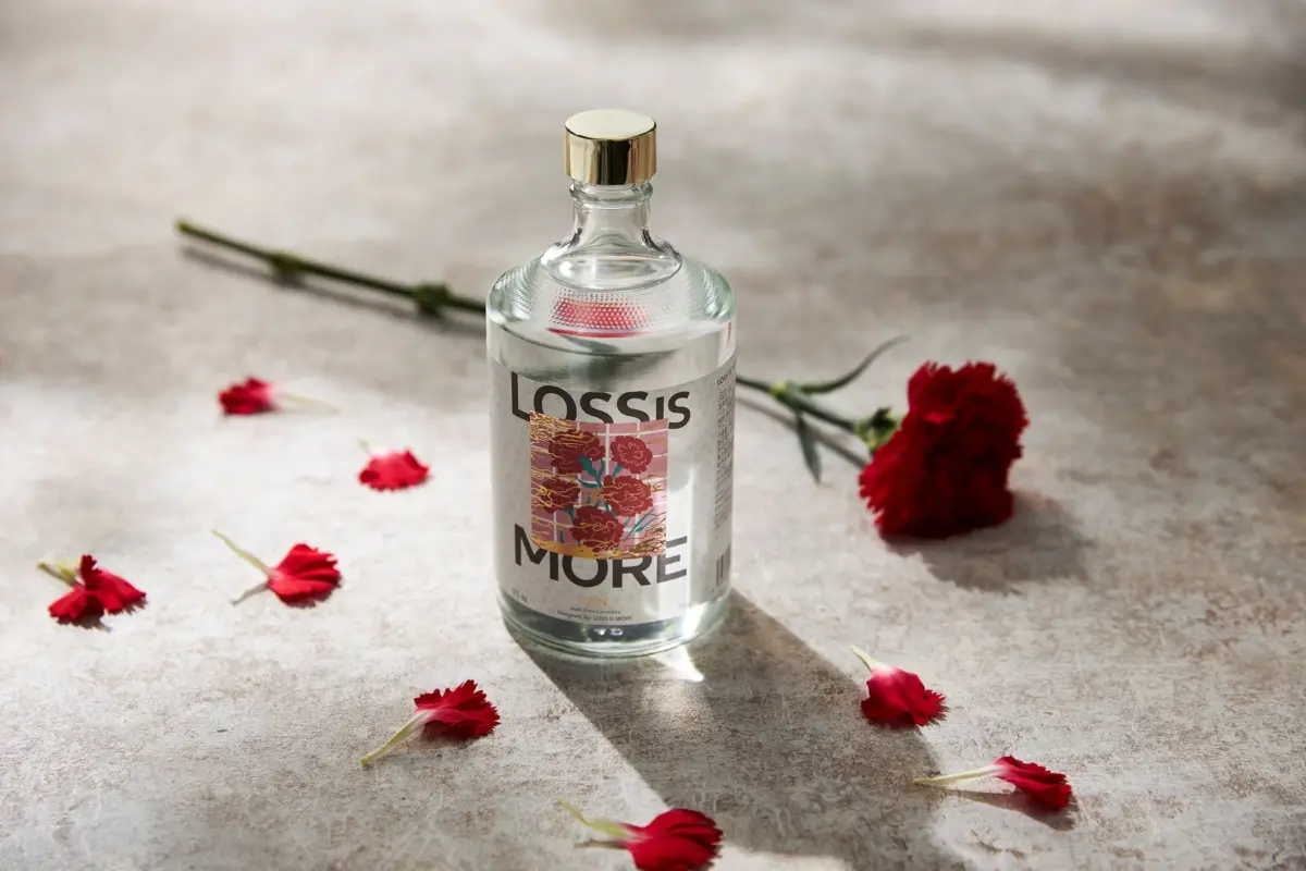 カーネーションのクラフトジン「LOSS IS MORE GIN」