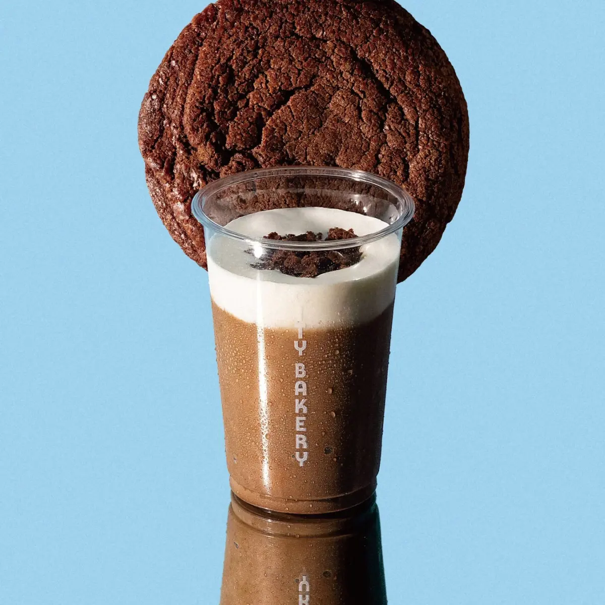チョコレートクッキーとエスプレッソクリームシェイク