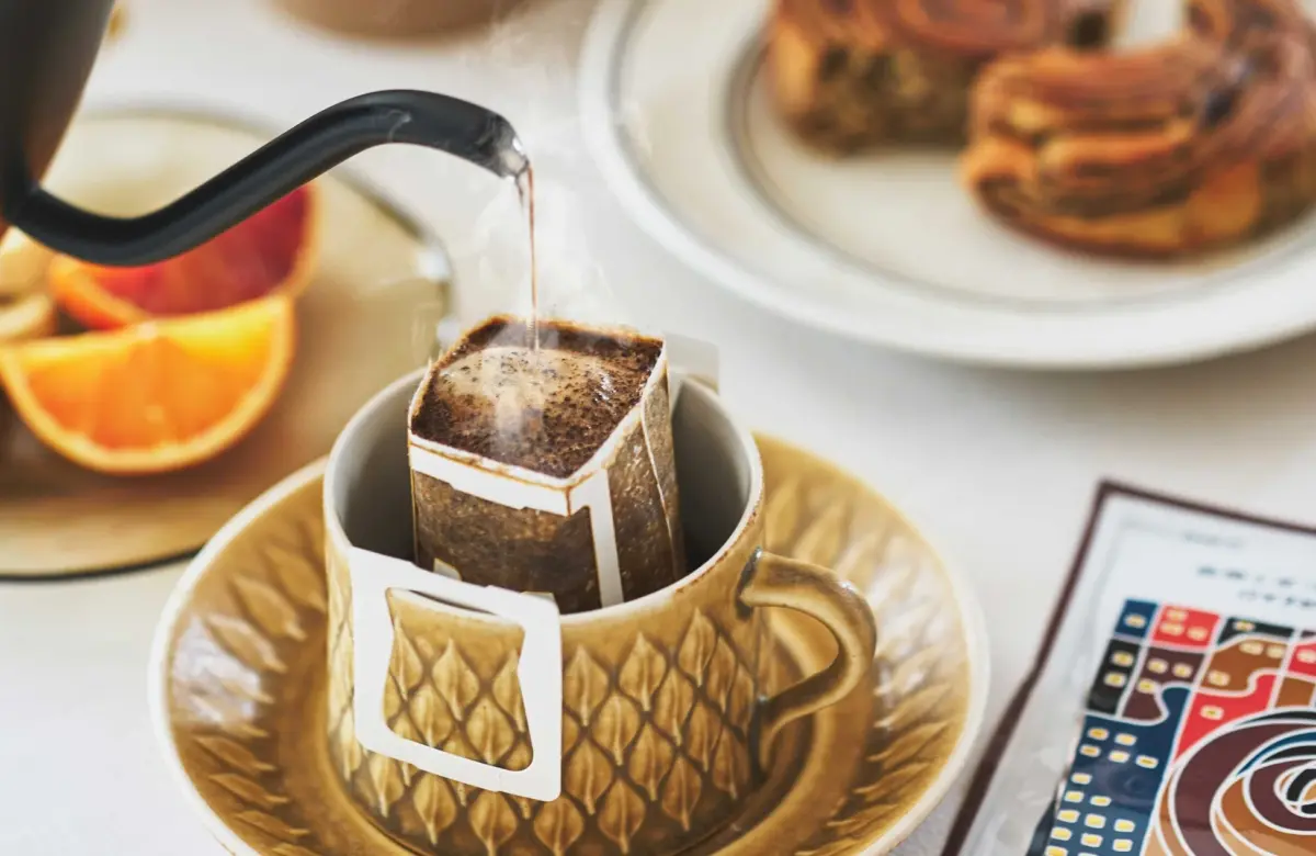 ドリップコーヒーを淹れている様子