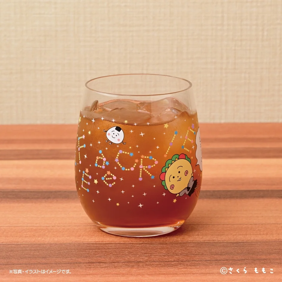 冷たい飲み物が入ったコジコジ チェンジンググラス
