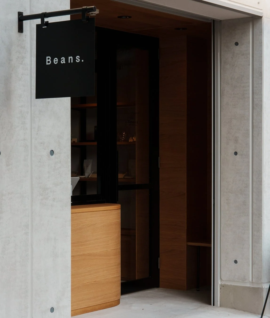 Beans. Coffee&Roasters店舗入り口