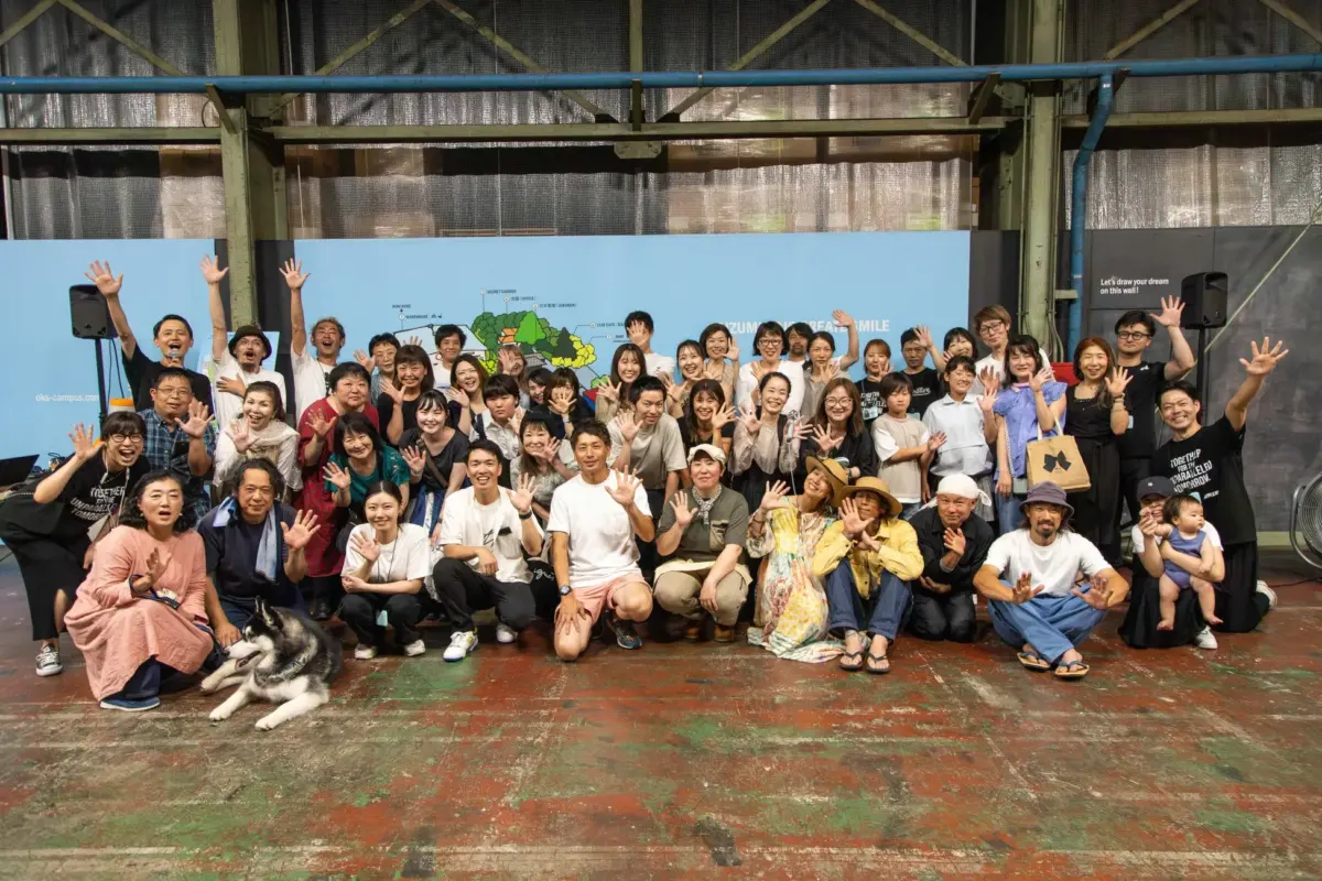 イベントを楽しむ人々