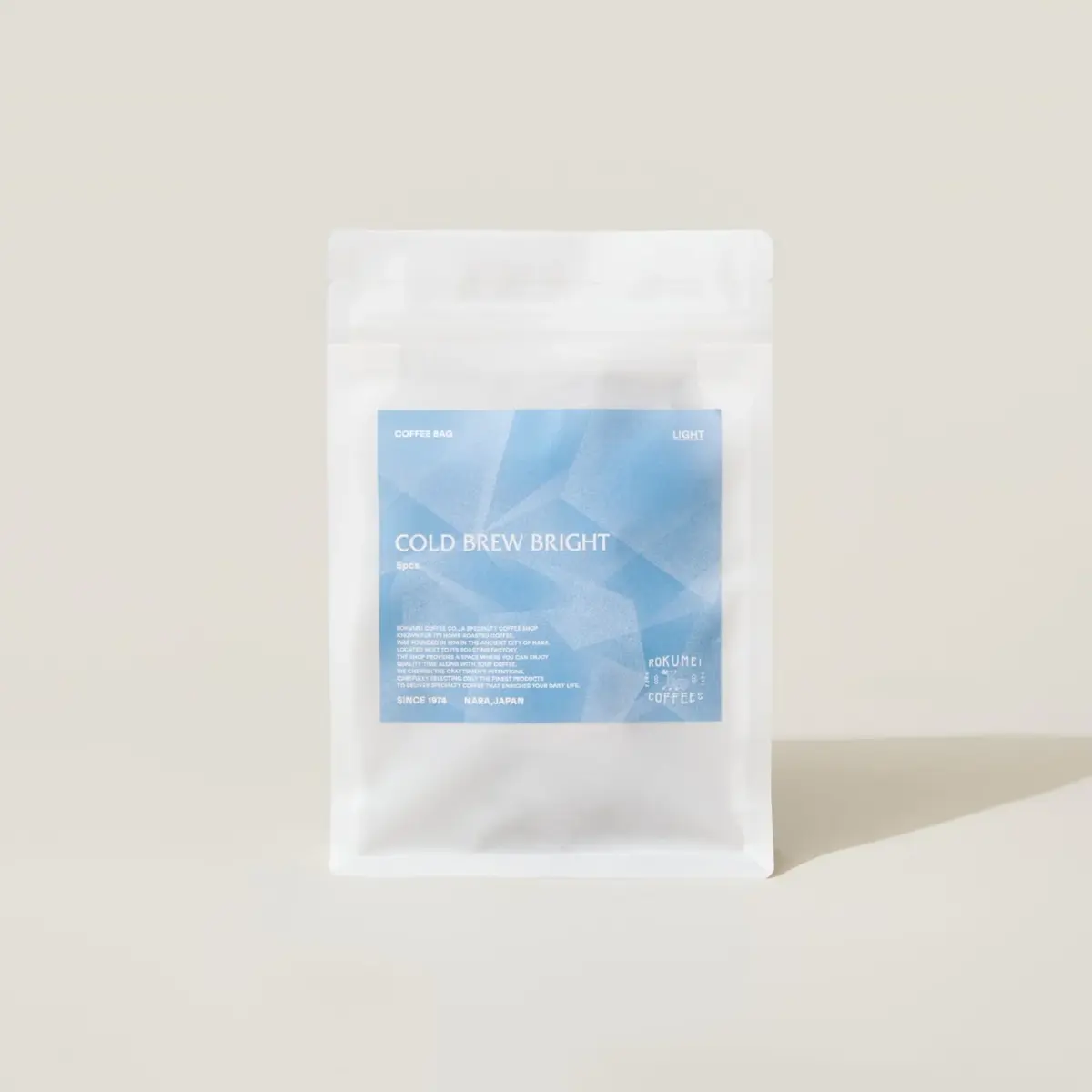 水色のラベルが特徴的な「COLD BREW BRIGHT」と書かれたコーヒーバッグの商品画像