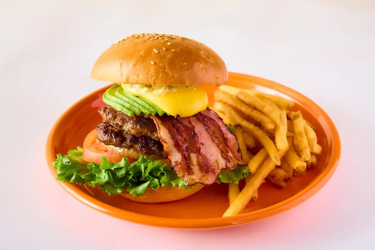 ベーコンアボカドチーズバーガー
