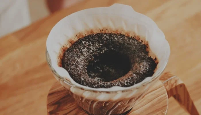 コーヒーをドリップする様子