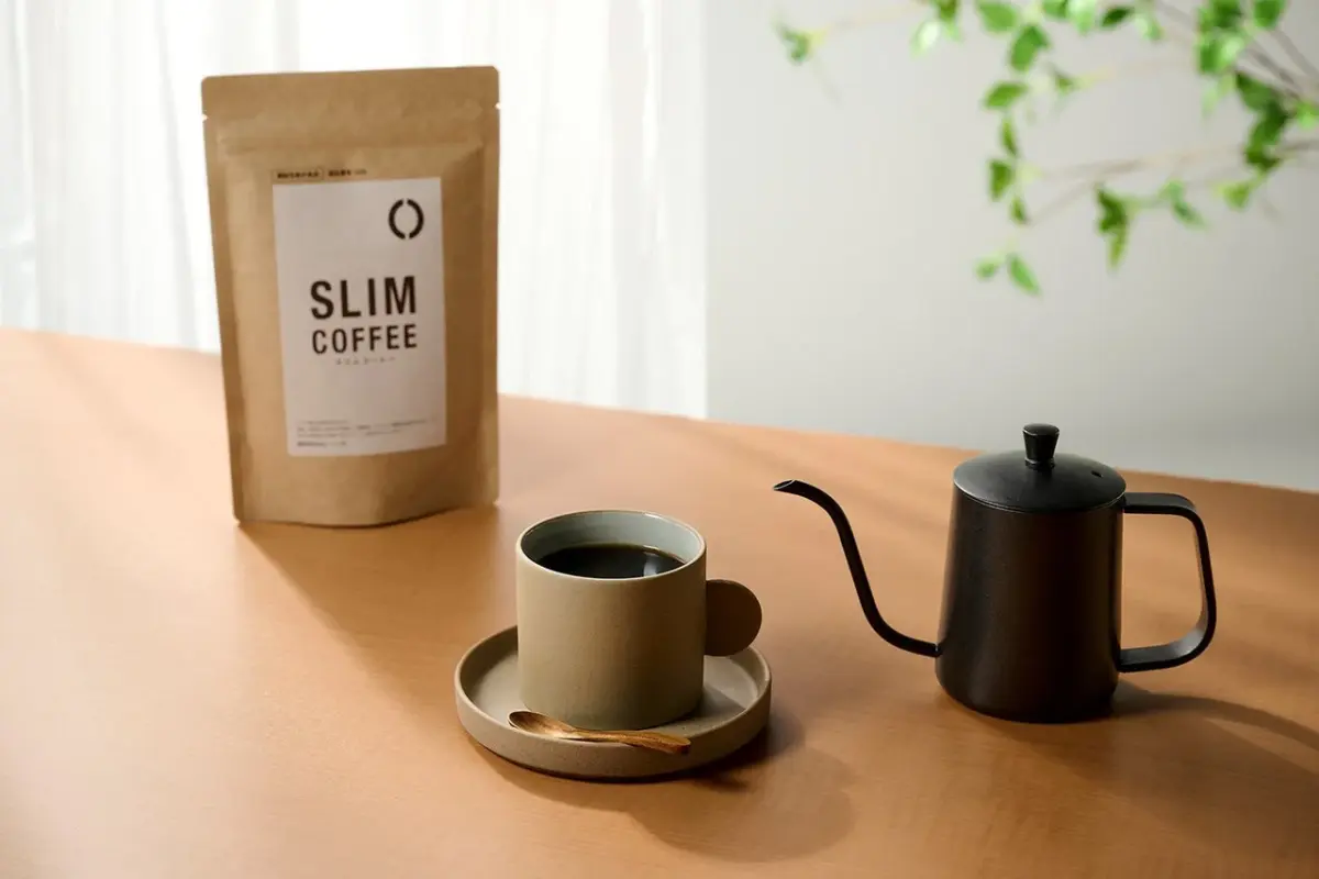 SLIM COFFEEのパッケージとコーヒーカップ