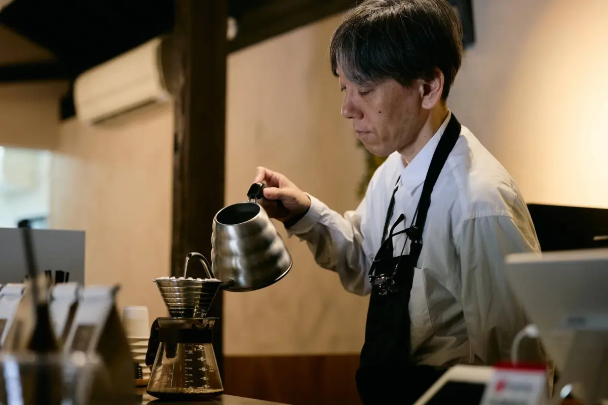 ドリップコーヒーを淹れる様子