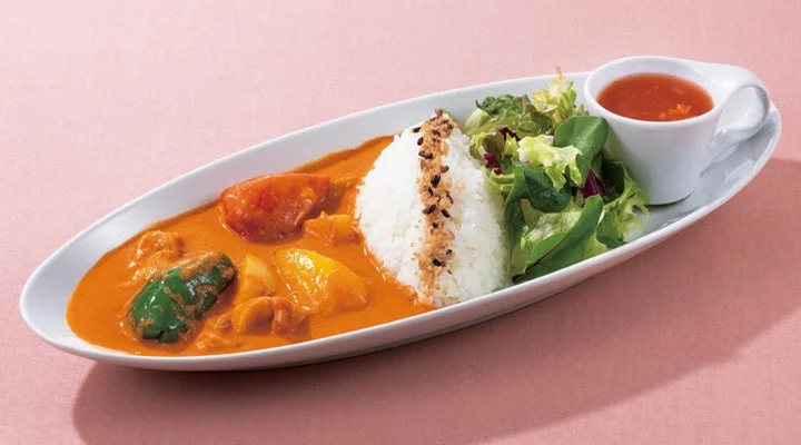 夏野菜とココナッツミルクの情熱レッドカレー