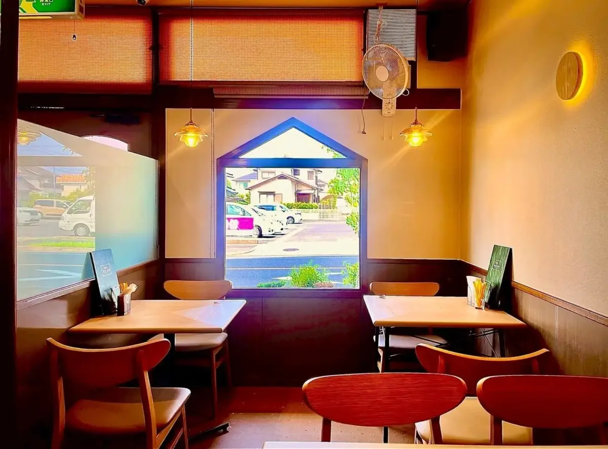 喫茶ハナモリ店内