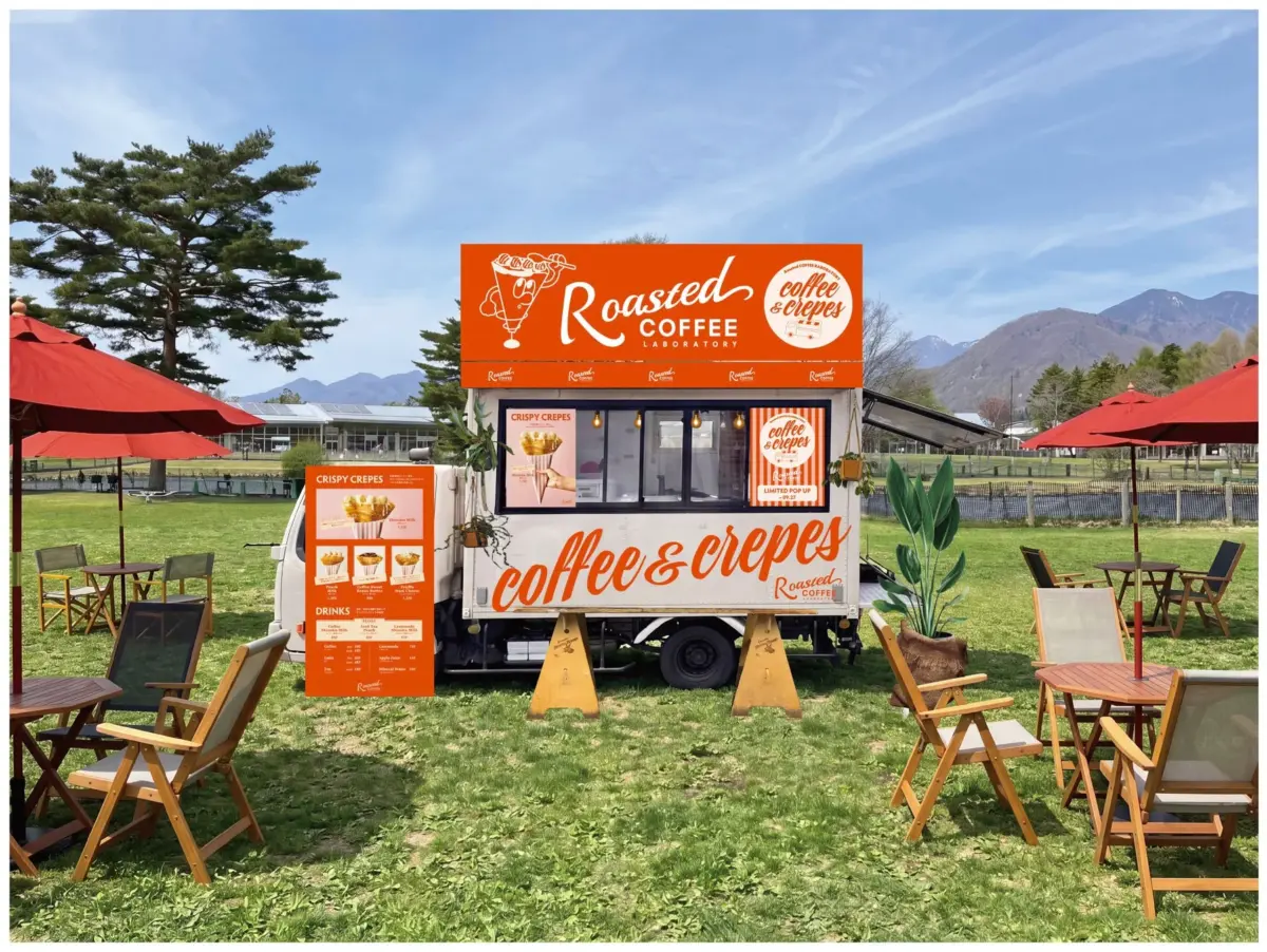 「Roasted COFFEE LABORATORY」のフードトラックが芝生広場に設置され、コーヒーとクレープを提供